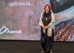 Azercell rəssamın əsərlərindən ibarət kitabı təqdim etdi