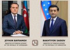 Ceyhun Bayramov özbəkistanlı həmkarı ilə regional vəziyyəti müzakirə edib